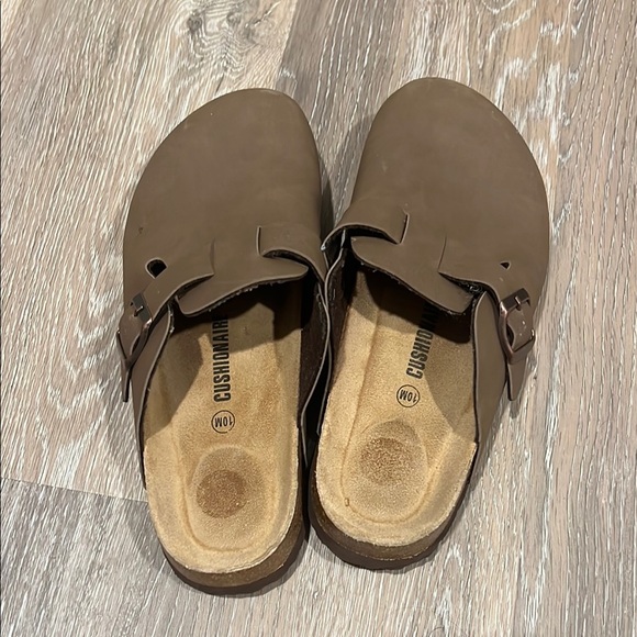 Cushionaire Brown Leather Clogs - Picture 2 of 3